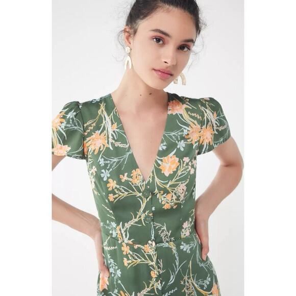 UO Urban Outfitters Matilda Floral Button-Up V-Neck Jumpsuit Size Small - Picture 2 of 13